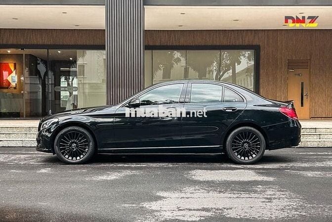 Mercedes C250 Exclusive cũ 2017 - BLACK EDITION