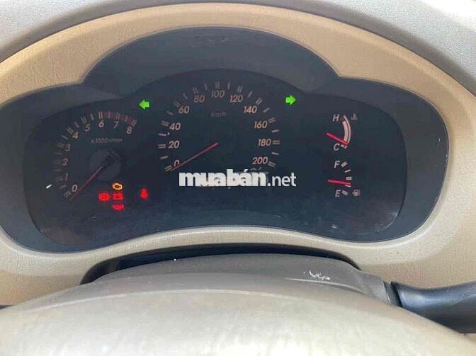 Toyota Innova 2006 G - 1212 km