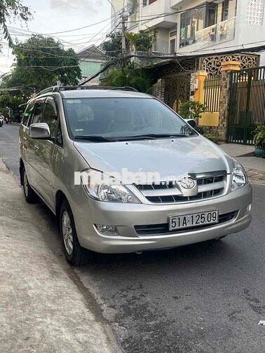 Toyota Innova 2006 G - 1212 km
