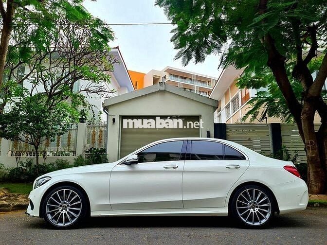 Mercedes C300 AMG 2018, Trắng tinh bao chuẩn