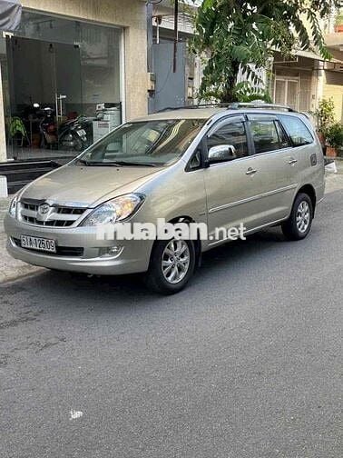 Toyota Innova 2006 G - 1212 km