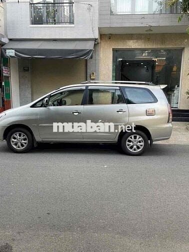 Toyota Innova 2006 G - 1212 km
