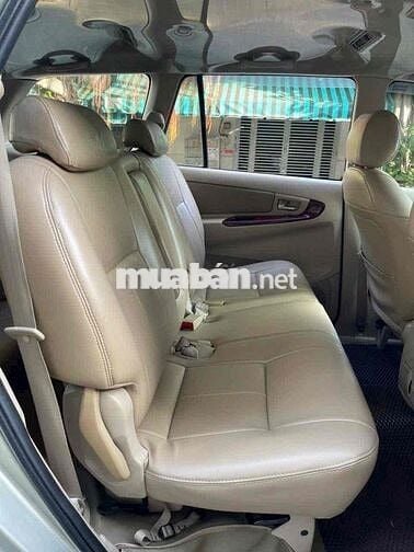 Toyota Innova 2006 G - 1212 km