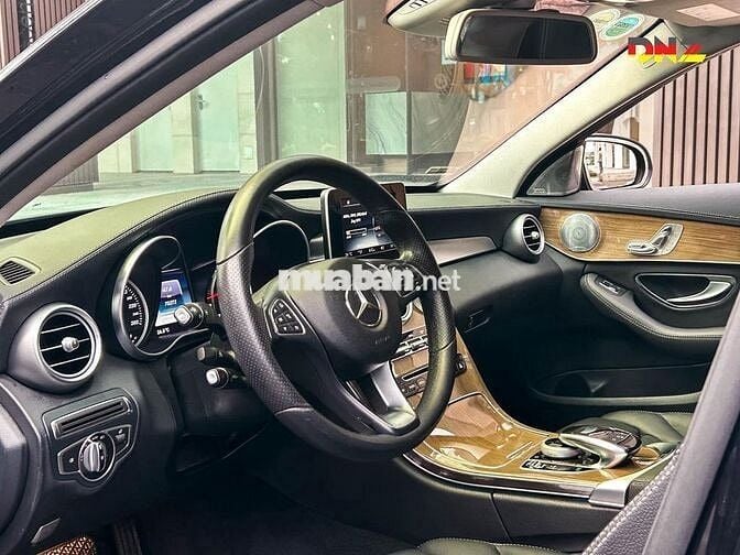Mercedes C250 Exclusive cũ 2017 - BLACK EDITION