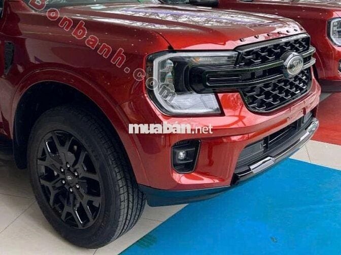 Ford Everest Sport 2.0L 4x2 AT 2025 – Mạnh mẽ