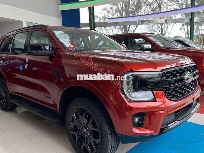 Ford Everest Sport 2.0L 4x2 AT 2025 – Mạnh mẽ