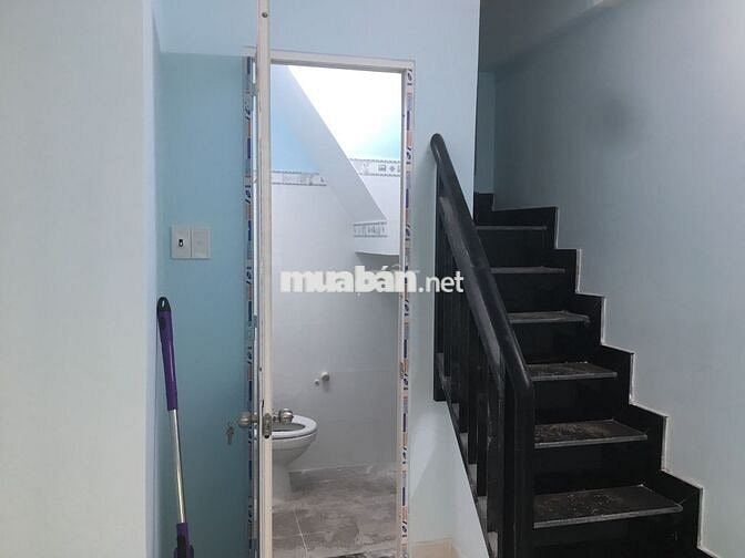 Nhà như hình hẻm 4,5m sát MT Trường Sa khu Phan Xích Long 2 phòng ngủ