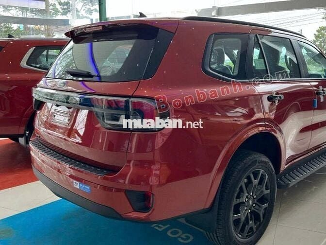 Ford Everest Sport 2.0L 4x2 AT 2025 giao ngay