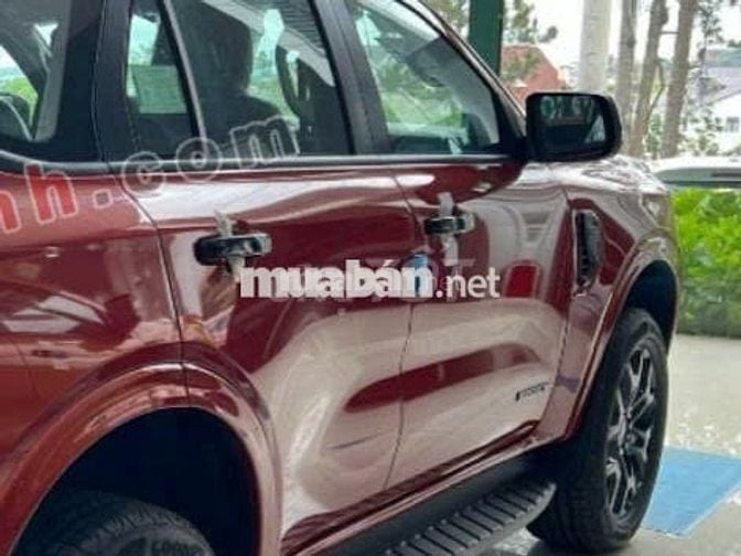 Ford Everest Sport 2.0L 4x2 AT 2025 giao ngay