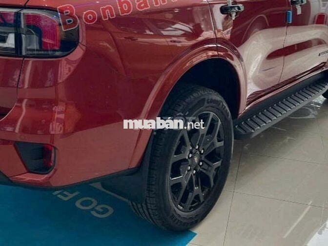 Ford Everest Sport 2.0L 4x2 AT 2025 giao ngay