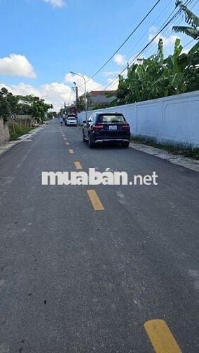 lô đất mặt đường , cách chợ 200m