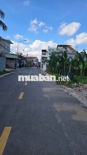 lô đất mặt đường , cách chợ 200m