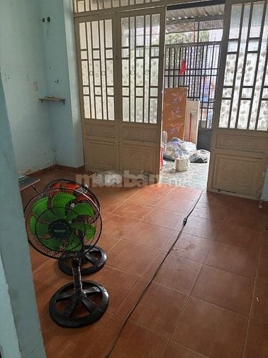 Chính chủ cho thuê nhà hẻm Q12 gần Chợ cầu