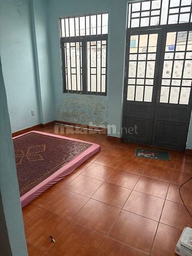 Chính chủ cho thuê nhà hẻm Q12 gần Chợ cầu