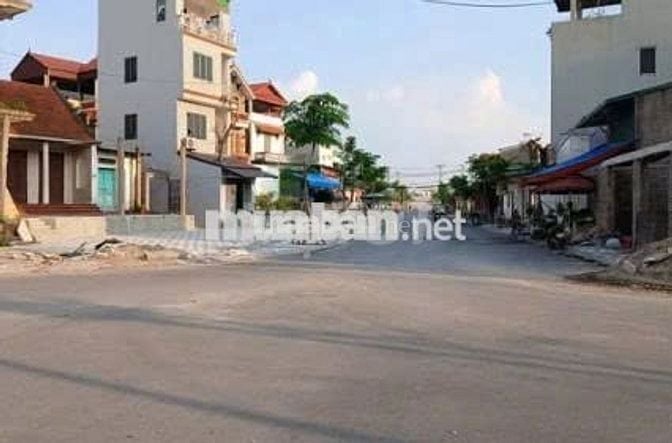BÁN ĐẤT LÔ GÓC-HAI MẶT NGÕ-CẠNH SIÊU THỊ-GẦN KCN BTL-ĐƯỜNG 5 KÉO DÀI