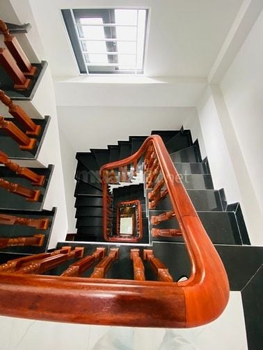 Hiếm phố trạm nhà 5 tầng dân xây, full nội thất, nhỉn 7 tỷ, 5m ra oto,