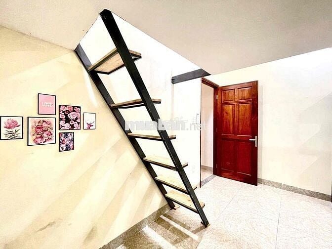 PHÒNG CÓ GÁC FULL NỘI THẤT SIÊU ĐẸP NGAY TRUNG TÂM