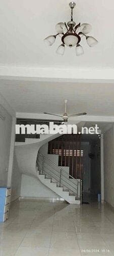 Cho thuê nhà nguyên căn đường 30 KDC TÊN LỬA đối diện CV giá 19tr