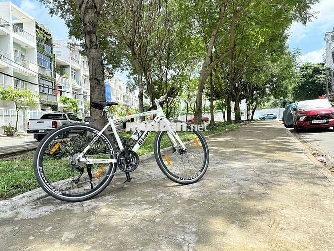 Cho thuê nhà nguyên căn đường 30 KDC TÊN LỬA đối diện CV giá 19tr