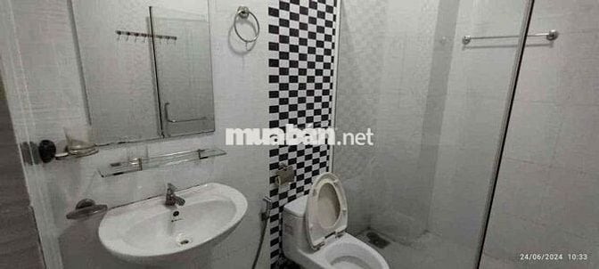 Cho thuê nhà nguyên căn đường 30 KDC TÊN LỬA đối diện CV giá 19tr