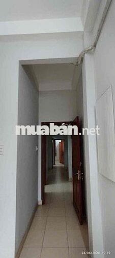 Cho thuê nhà nguyên căn đường 30 KDC TÊN LỬA đối diện CV giá 19tr