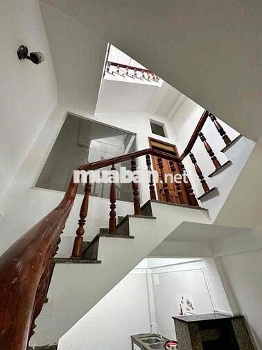 nhà đẹp 2pn 2wc 1 lầu có sân thượng gần chợ hiệp bình