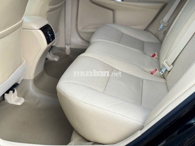 Toyota Camry 2.0E 2018 - 30000 km