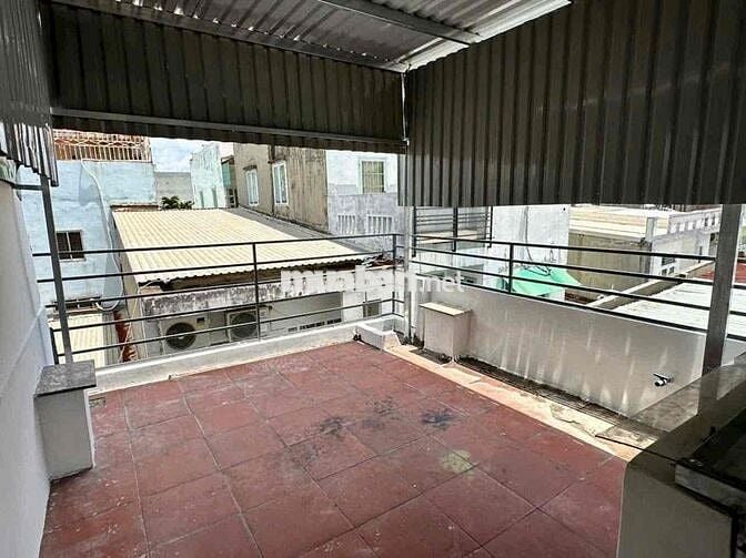 nhà đẹp 2pn 2wc 1 lầu có sân thượng gần chợ hiệp bình