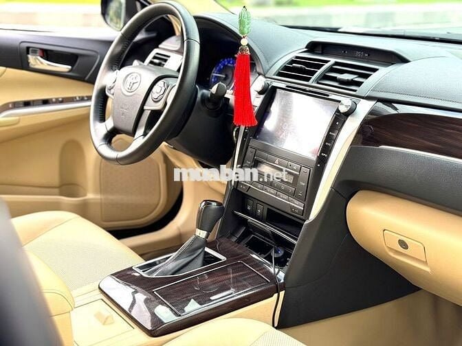 Toyota Camry 2.0E 2018 - 30000 km