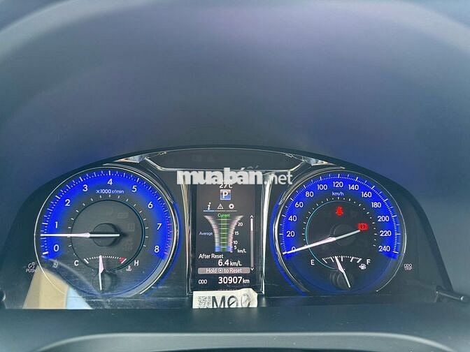 Toyota Camry 2.0E 2018 - 30000 km