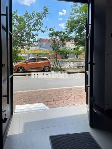 Chính chủ cho thuê văn phòng mặt phố đường bờ sông Sét chỉ hơn 10tr