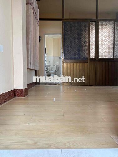 Chính chủ cho thuê nguyên tầng 3. Nhà đẹp giá rẻ.
