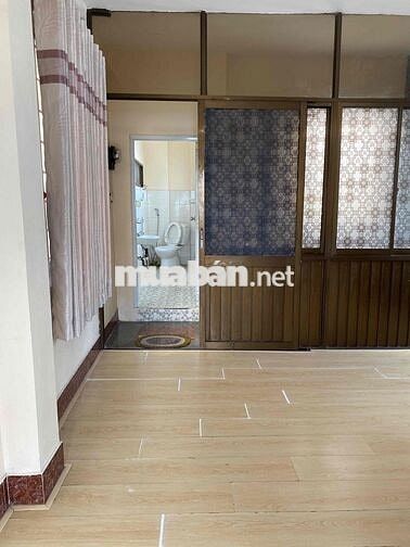Chính chủ cho thuê nguyên tầng 3. Nhà đẹp giá rẻ.
