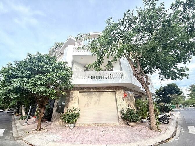 CHO THUÊ NHÀ LÔ GÓC ÔM 2 MẶT TIỀN GIÁ 25 TRIỆU KHU ĐÔ THỊ HÀ QUANG 1