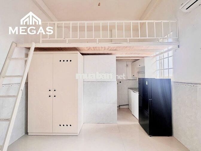 Phòng gác, cửa sổ trời, rộng 30m2- cách đại học Kinh Tế Luật 700m