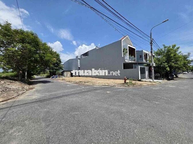 khu phú mỹ an. chủ gởi bán lô góc dt: 133m giá 6ty9