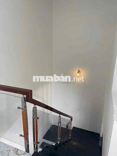 Bán gấp căn nhà Quận 8 sau lưng chợ Bình Điền