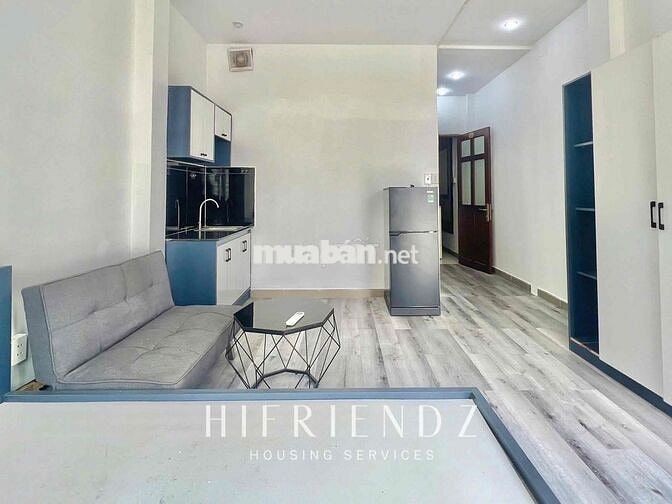 phòng ban công tại mặt tiền Khánh Hội trung tâm Q4