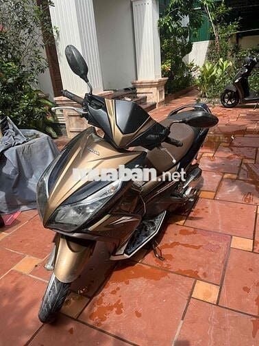 Honda Air Blade 125, màu nâu vàng đen