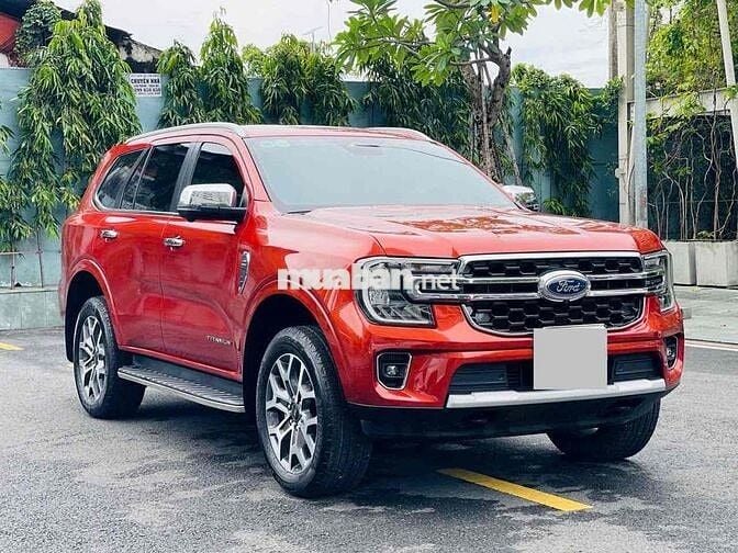 Ford Everest 2023 Titanium 2.0L 4x2 AT - 8000 km