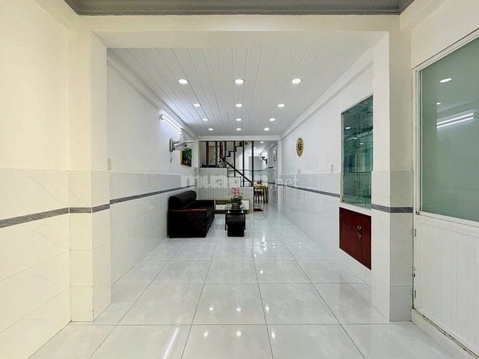 Chính chủ ký gửi nhà đường 82 Cô Giang căn 63,7m2 giá 2tỷ100tr
