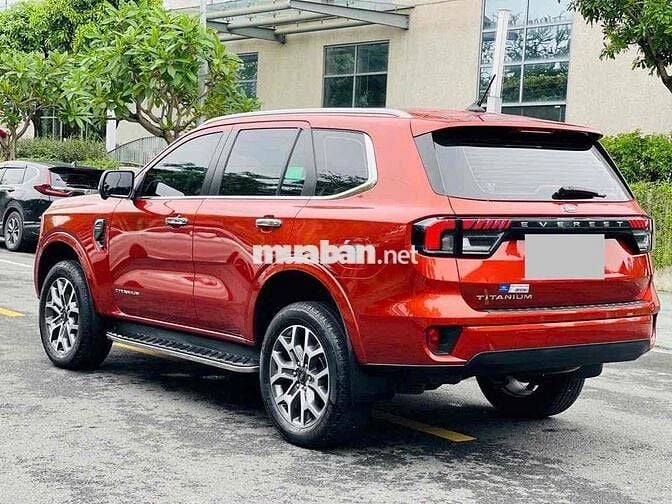 Ford Everest 2023 Titanium 2.0L 4x2 AT - 8000 km
