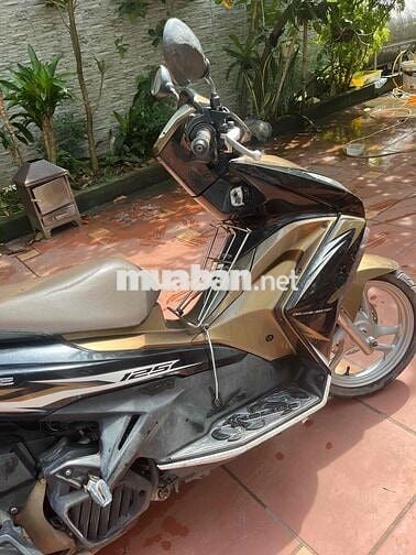 Honda Air Blade 125, màu nâu vàng đen