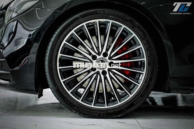 Mercedes Benz E300 AMG sản xuất 2019 - 38000 km