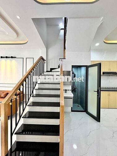 Bán Nhà Hẻm Xe Hơi - Sát Uỷ Ban Phường Hạnh Thông