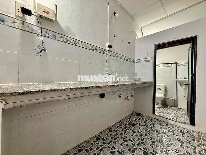 CHO THUÊ STUDIO TÁCH BẾP CỬA SỔ TRỜI NẰM SÁT BÊN QUẬN 1