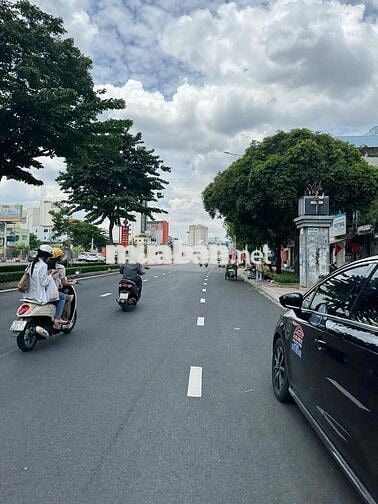 DÃY TRỌ CŨ. GẦN HÀNG XANH 165M2 (6x18 HẺM QH 6M). TIỆN XÂY MỚI. 8,X TY