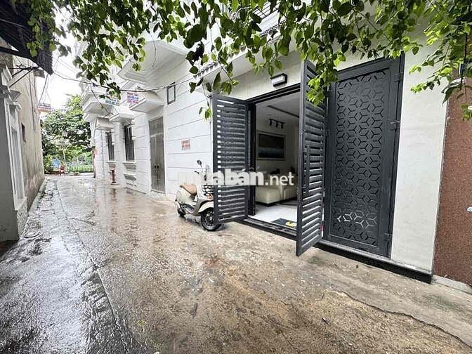 Bán nhà Bồ Đề, Long Biên 33mx6 tầng, giá 10.2 tỷ. Ngõ 78, sát hồ, full