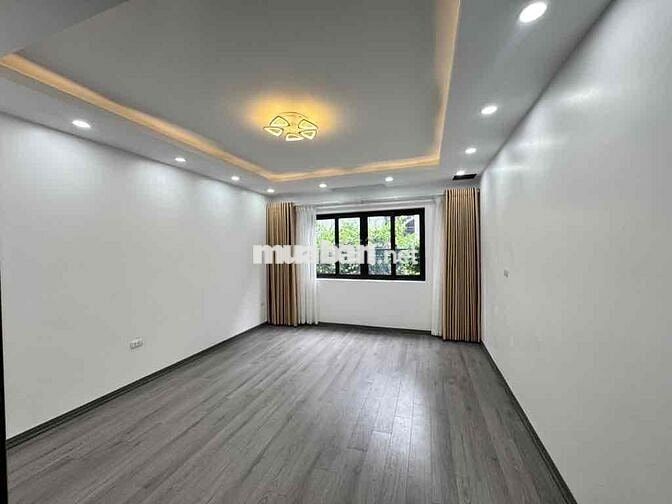 Bán nhà Bồ Đề, Long Biên 33mx6 tầng, giá 10.2 tỷ. Ngõ 78, sát hồ, full