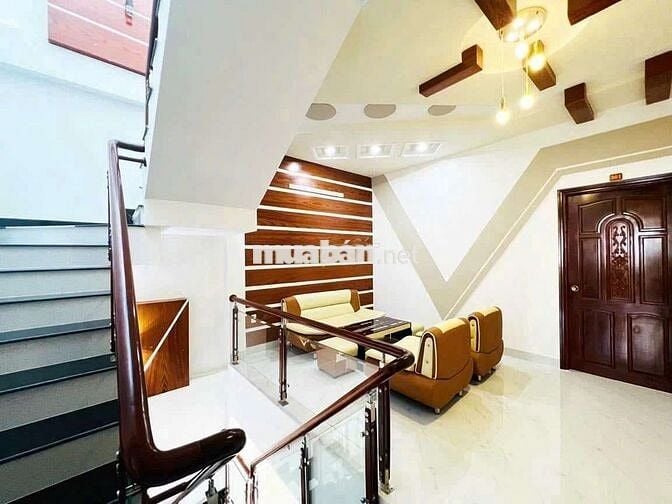 Nhà 2 lầu tuyệt đẹp full nội thất KDC Hồng Phát